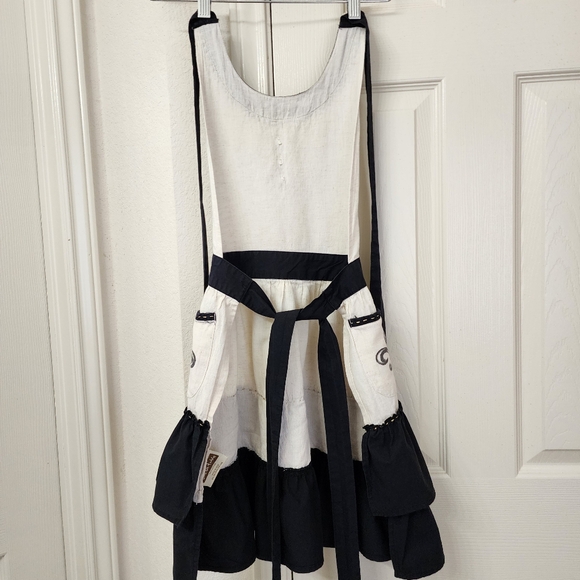 UNAVAILABLE **SET** Retro Cutie Fleur-de-lis Kitchen Apron & Matching Towel - Picture 7 of 15